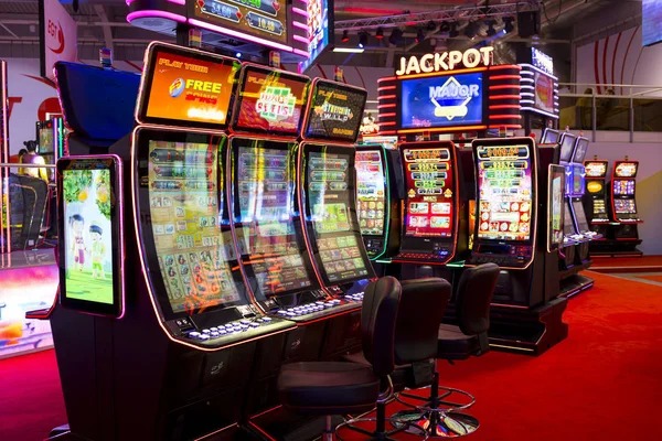 Live Sic Bo table on linkgacor showing three dice and betting layout